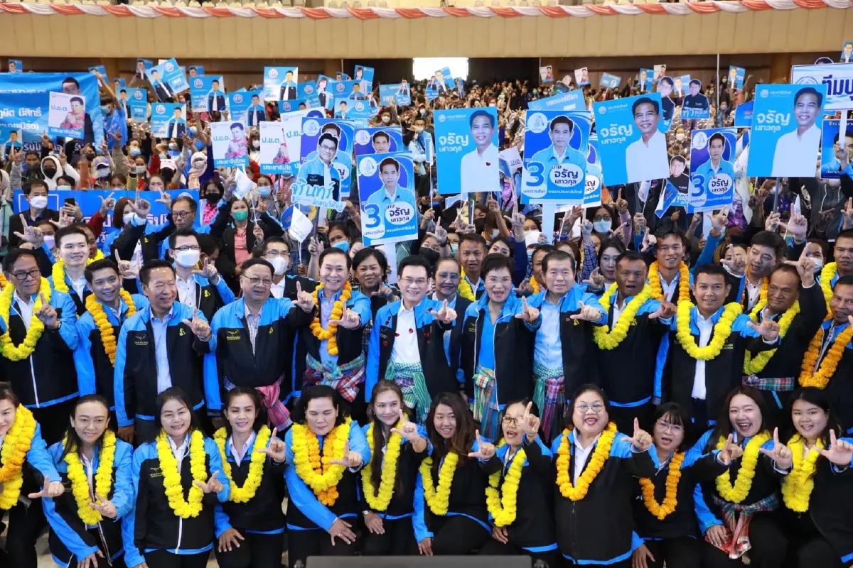 "จุรินทร์" นำทัพ ปชป.ลุยโคราช เปิดตัว 99 ผู้สมัคร ส.ส.อีสาน มั่นใจกระแสดี