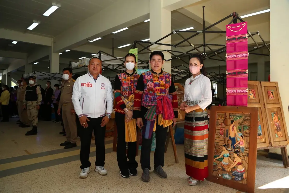 “ประวิตร” ลงพื้นที่ พะเยา-ลำปาง “ธรรมนัส” โผล่ ร่วมคณะ ปชช. เชียร์นั่ง “นายกฯ”