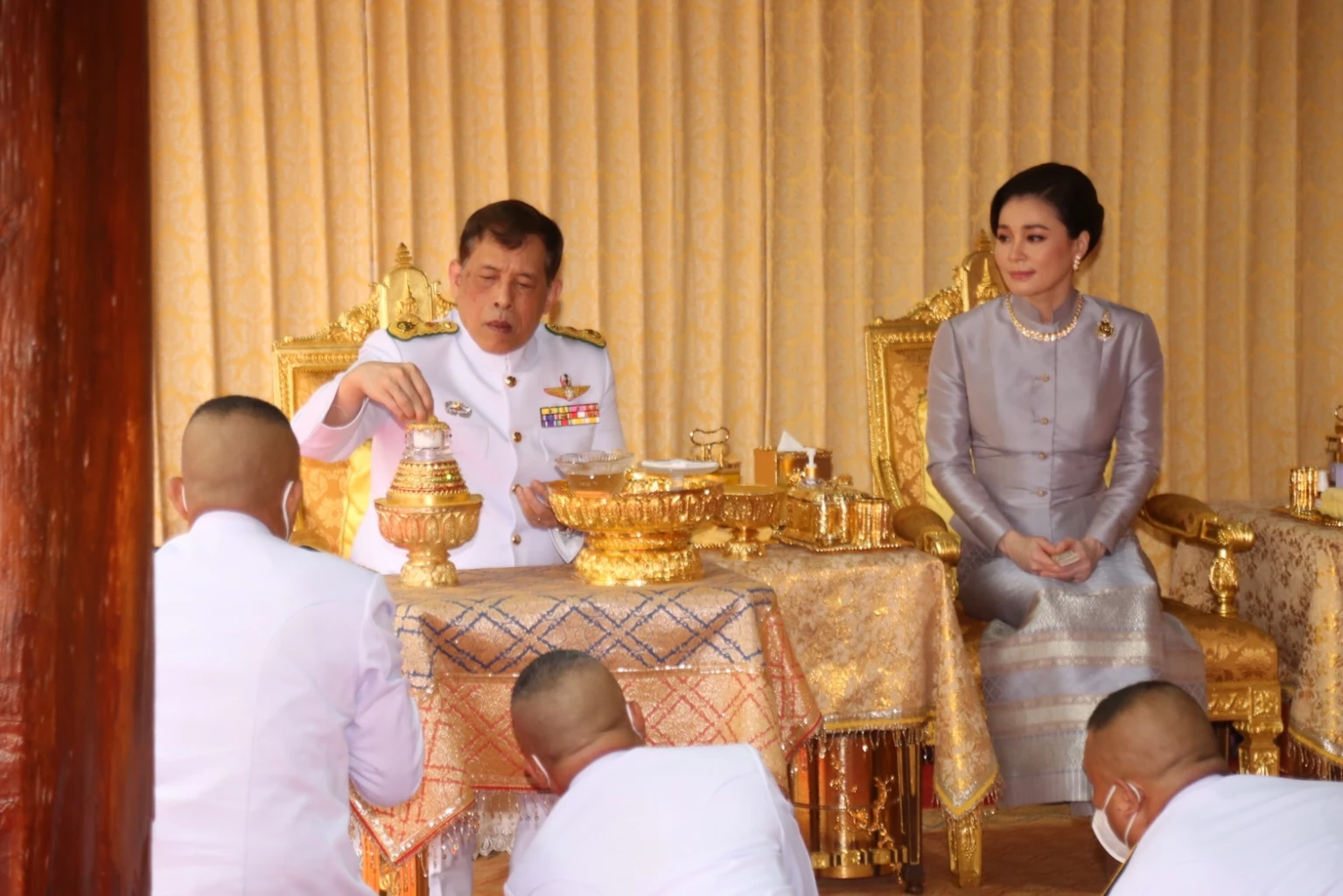 ในหลวง พระราชินี ทรงประกอบพิธีสมโภช “พระพุทธธรรมกายเทพมงคล”