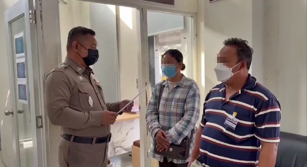 แม่ค้าเร่ขายลอตเตอรี่โร่แจ้งความ ตร. ถูกหลอกขาย "สลากปลอม" 400 ใบ