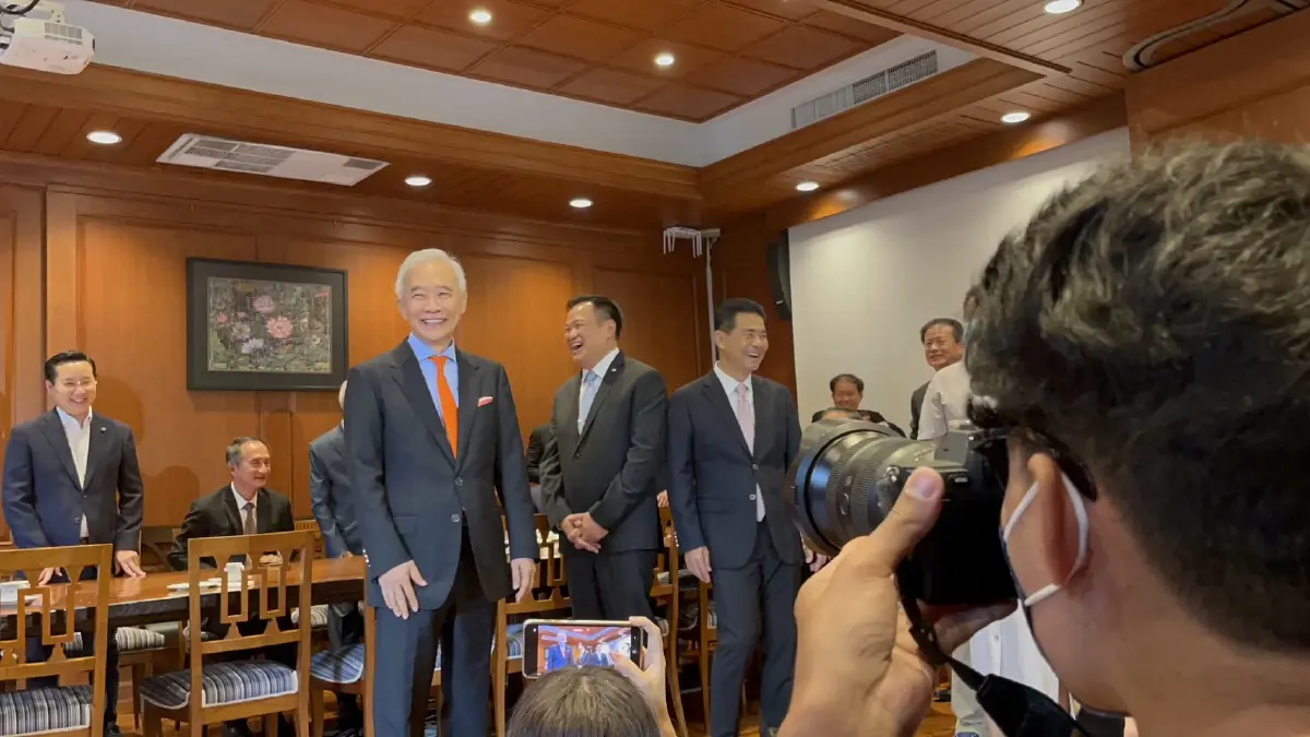 "สุวัจน์" ชี้หลังเลือกตั้งได้ "รัฐบาลผสม"  -ต้องได้300เสียงเพื่อเสถียรภาพ
