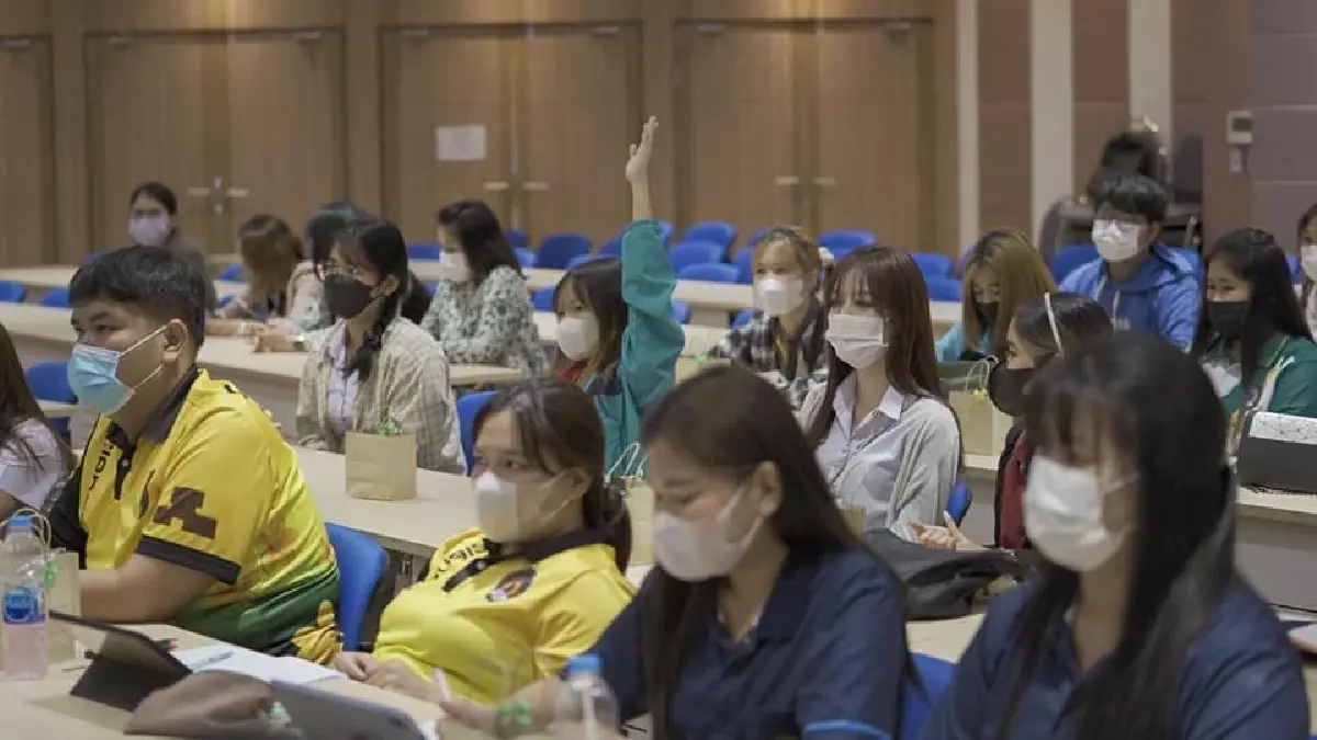 "ชพก."  บุกหัวเมืองอีสาน พบ "นศ." ปลุกไปใช้สิทธิเลือกตั้ง กำหนดอนาคตตัวเอง