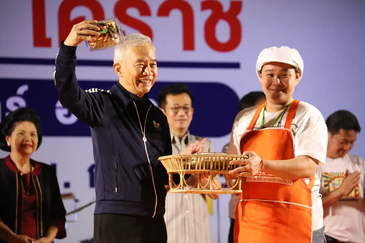 สุวัจน์ เปิดงานเดิน เดิน โคราช สร้างสุขฟื้นเศรษฐกิจ