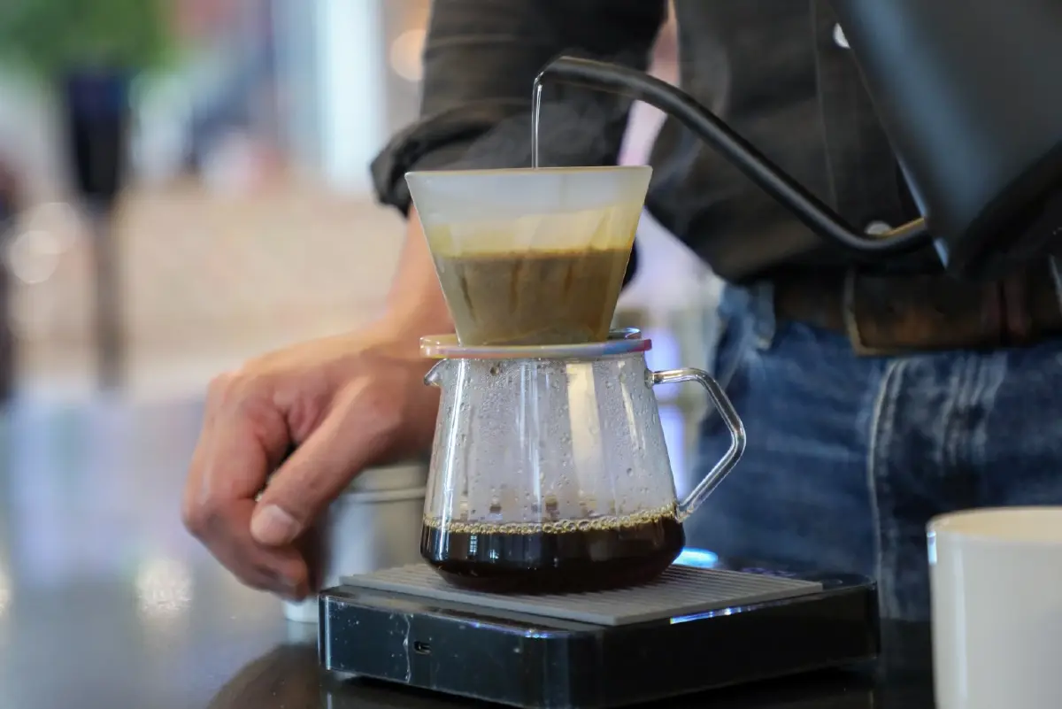 กรณ์พงษ์ วิวัฒน์ชัยกมล บวช 8 ปี ตกผลึกสู่ 'ร้านกาแฟ' มินิมอลลิสต์