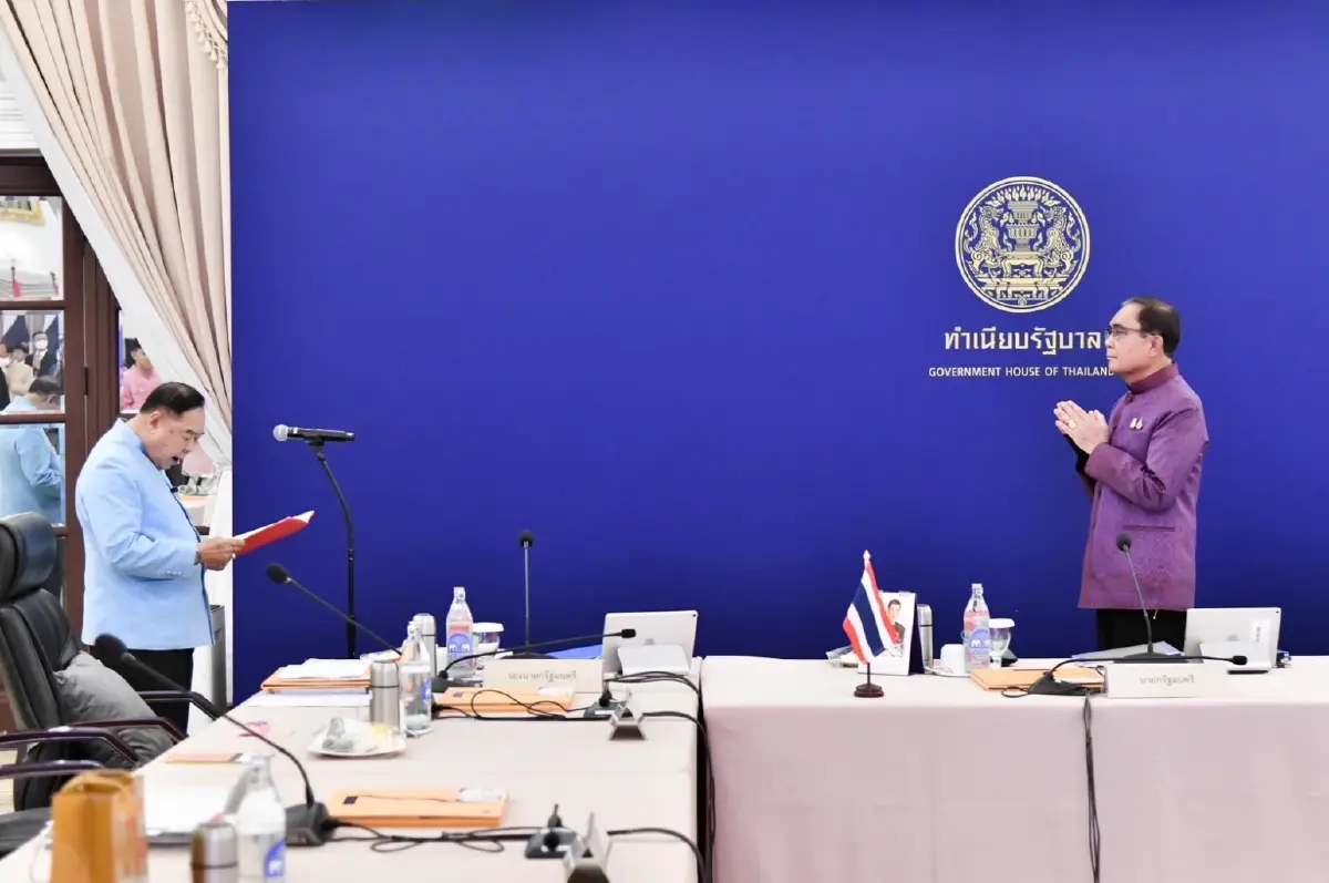 "ประวิตร" นำ "ครม." อวยพร วันเกิด "ประยุทธ์" ครบ 69 ปี