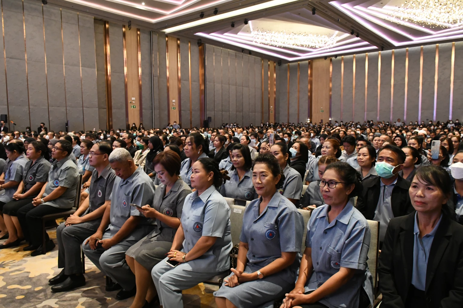 'สวัสดิการอสม.' ในวันที่พรรคการเมือง รุมเอาใจ