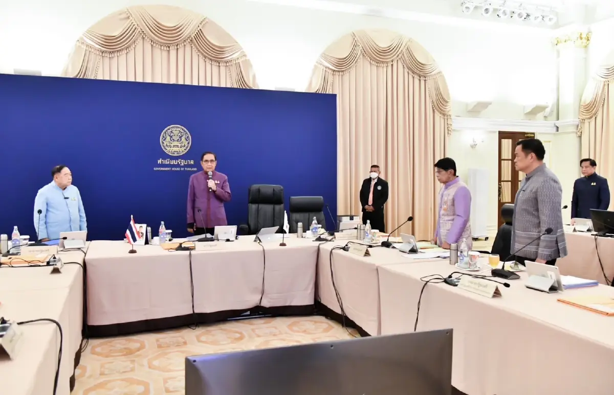 "ประวิตร" นำ "ครม." อวยพร วันเกิด "ประยุทธ์" ครบ 69 ปี