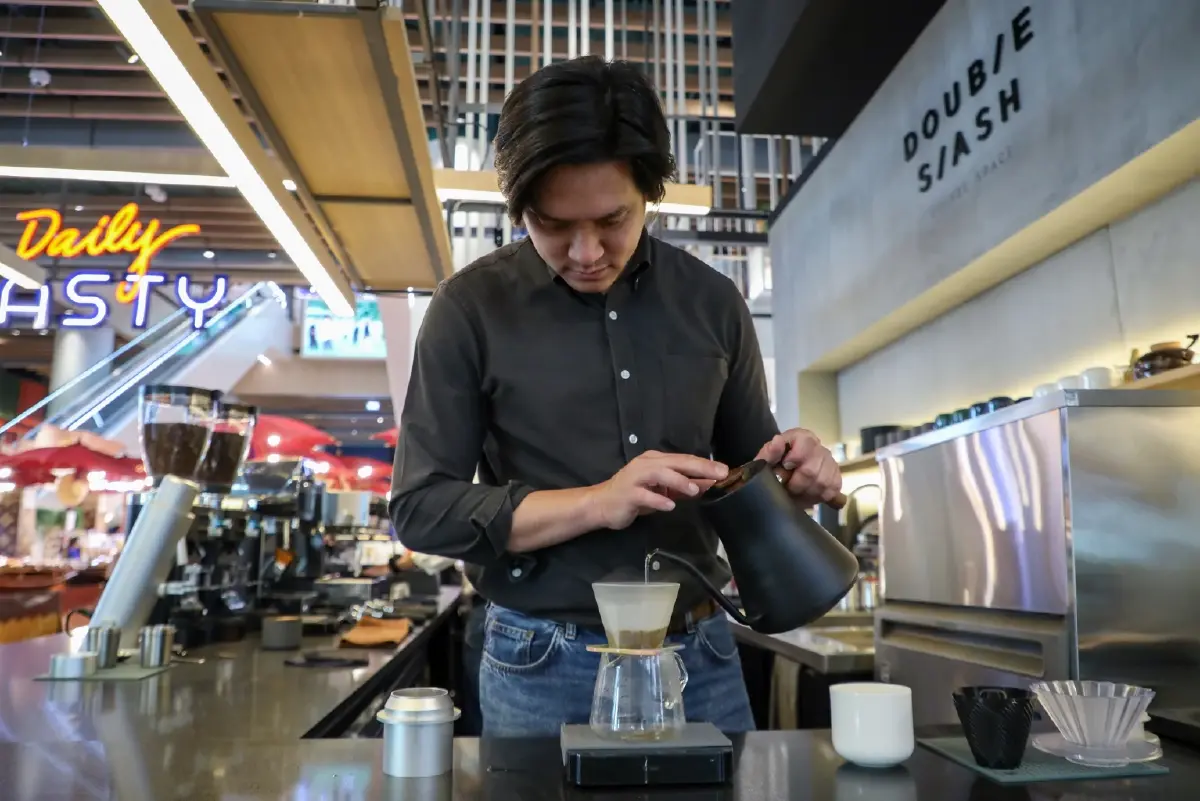 กรณ์พงษ์ วิวัฒน์ชัยกมล บวช 8 ปี ตกผลึกสู่ 'ร้านกาแฟ' มินิมอลลิสต์