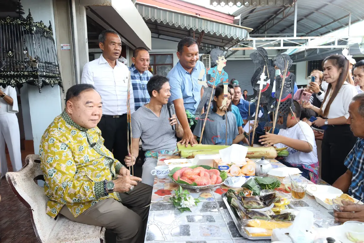 "บิ๊กป้อม" ลุยเมืองคอน โวกวาดส.ส.ยกจังหวัด ร่วมแห่ผ้าขึ้นวัดพระธาตุ