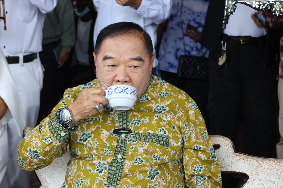 "บิ๊กป้อม" ลุยเมืองคอน โวกวาดส.ส.ยกจังหวัด ร่วมแห่ผ้าขึ้นวัดพระธาตุ