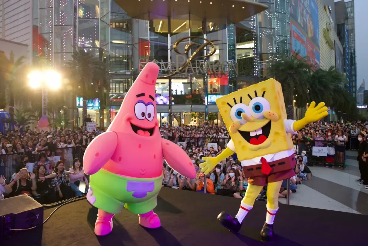 สงกรานต์ 2566 คลื่นมหาชนร่วมฉลองสยามพารากอนล้นหลาม