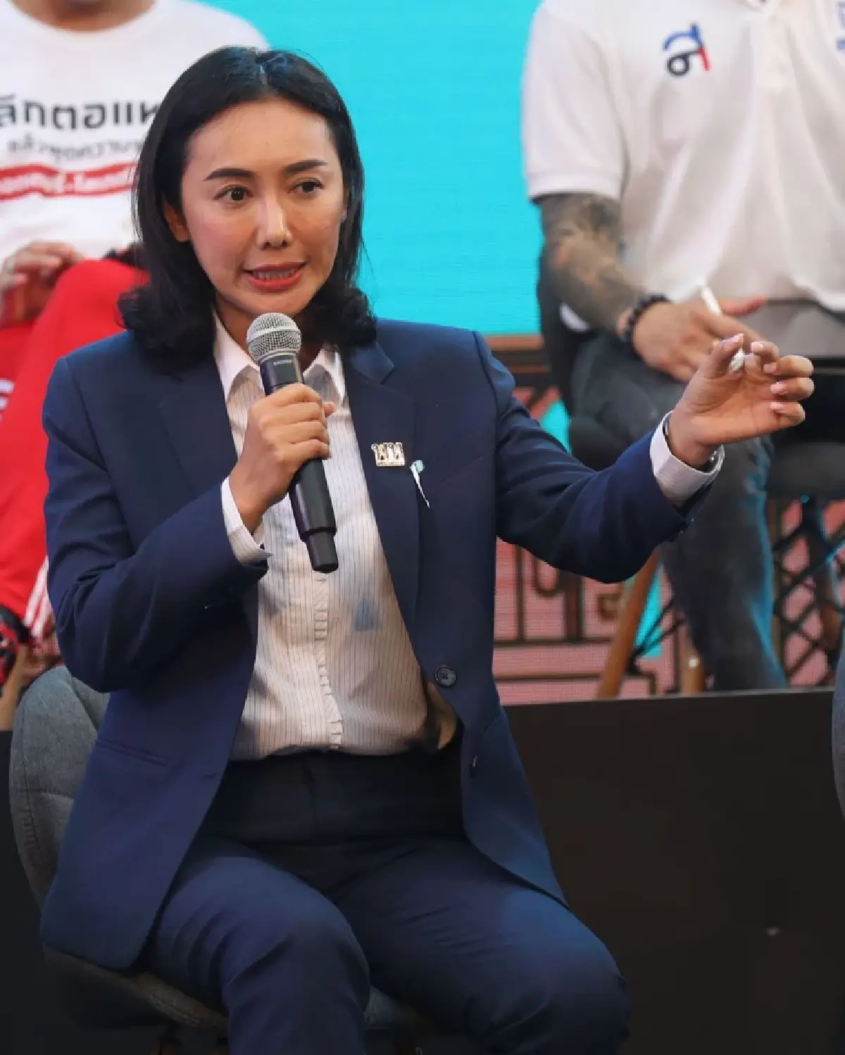 "อนาคตประเทศไทยในมือคนรุ่นใหม่" 8 พรรคการเมือง ประชันวิสัยทัศน์