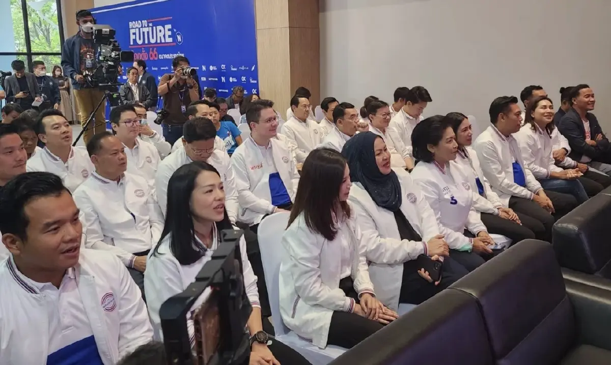 "พปชร." พบสื่อเครือเนชั่น ชู นโยบาย  ซื้อใจคนกรุง ยัน ไร้ดีลลับ ไม่จับมือคนโกง