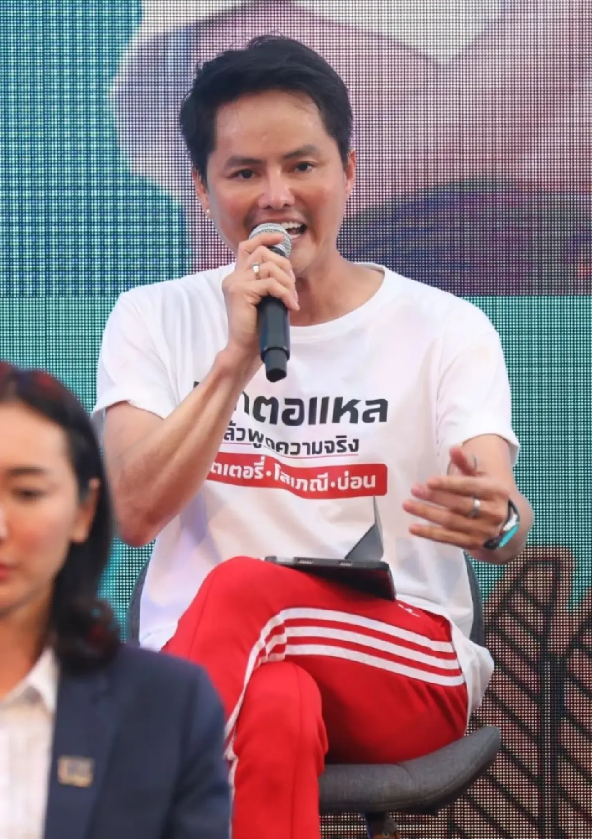 "อนาคตประเทศไทยในมือคนรุ่นใหม่" 8 พรรคการเมือง ประชันวิสัยทัศน์