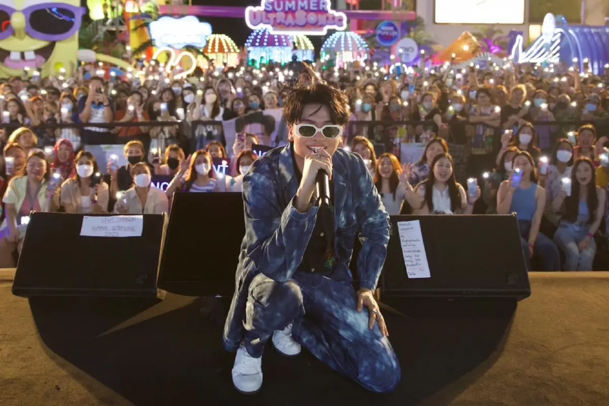 สงกรานต์ 2566 คลื่นมหาชนร่วมฉลองสยามพารากอนล้นหลาม