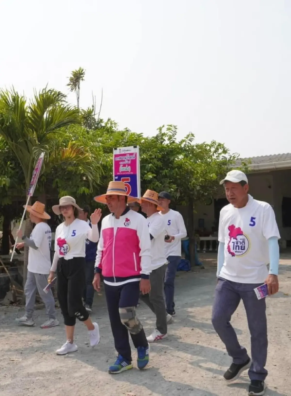 ‘ชทพ.-ชพก.’หนีสูญพันธุ์    อัปไซส์ ขยายฐานบ้านใหญ่