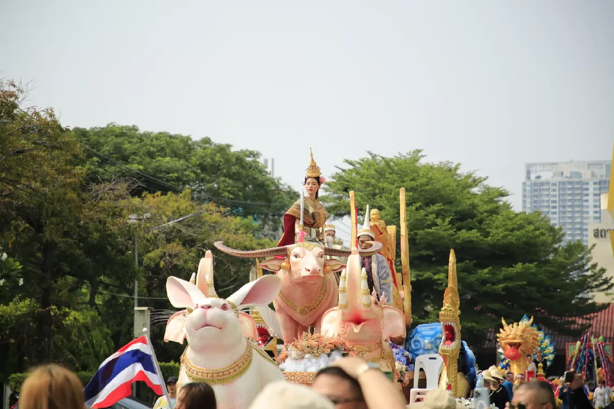 'เย็นทั่วหล้า มหาสงกรานต์' จัดเต็ม! คนเที่ยวแน่น ซอยจุฬาฯ 5 สัมผัสเสน่ห์ไทย