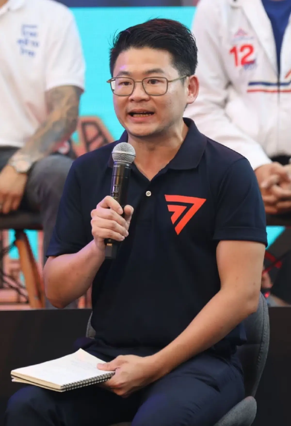 "อนาคตประเทศไทยในมือคนรุ่นใหม่" 8 พรรคการเมือง ประชันวิสัยทัศน์