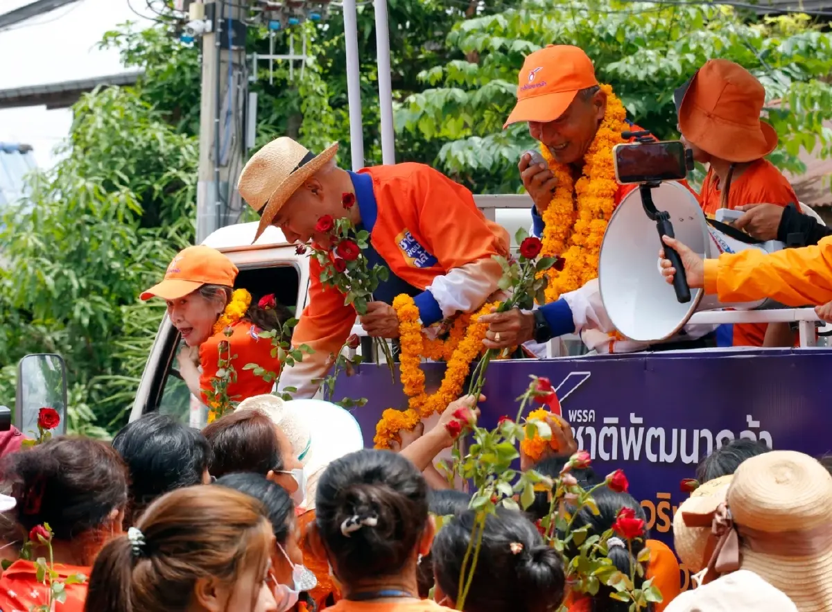 “สุวัจน์” ไม่หวั่นใบปลิวโจมตีช่วงโค้งสุดท้ายหาเสียง มั่นใจได้โคราช 4 เขต