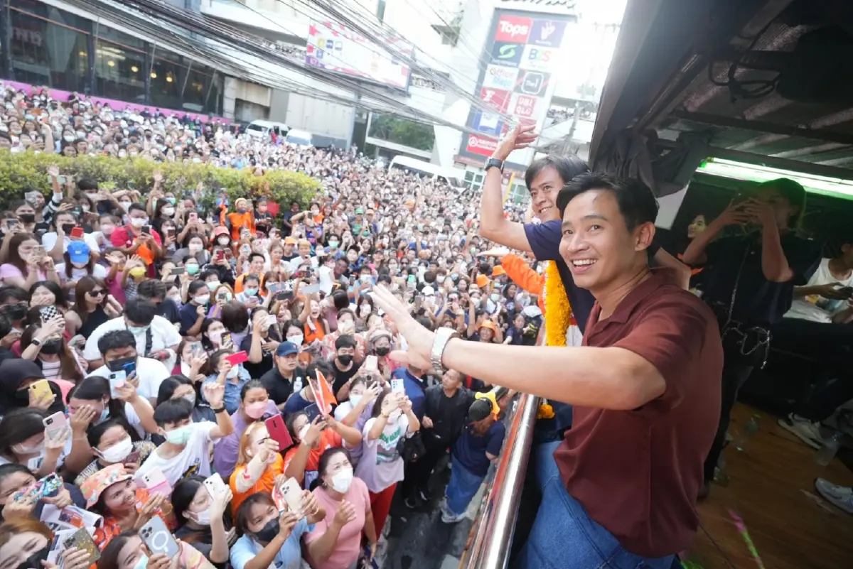 คนแน่นเซนทรัลปิ่นเกล้าเชียร์ "พิธา" นั่งนายกฯ "ก้าวไกล" ดาวกระจาย 4 จุด