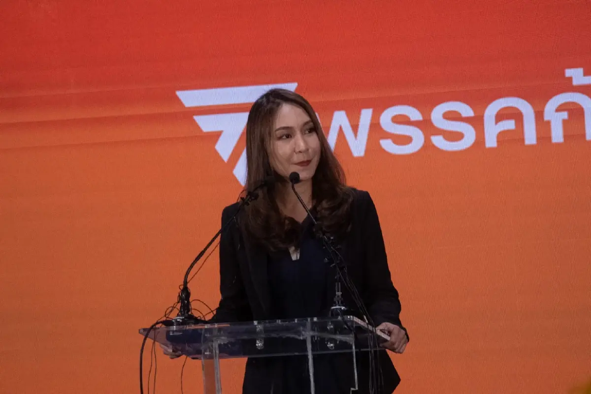 จอง ปธ.สภา! 'ก้าวไกล' ปัดแทงข้างหลังใคร มั่นใจ 'เพื่อไทย' ไม่ถอนตัว