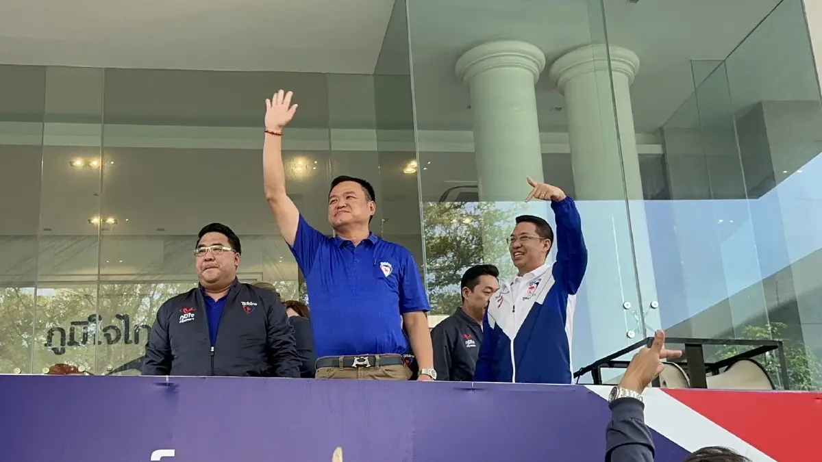 “อนุทิน” ปล่อยคาราวาน ภท.หาเสียงทั่ว กทม. เมิน “ชูวิทย์” ป่วน บอกสีสันดี