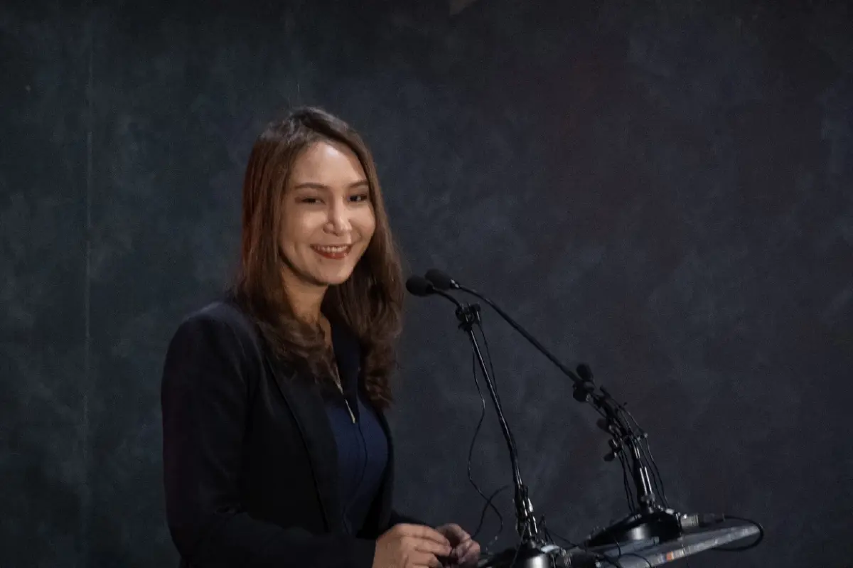 จอง ปธ.สภา! 'ก้าวไกล' ปัดแทงข้างหลังใคร มั่นใจ 'เพื่อไทย' ไม่ถอนตัว