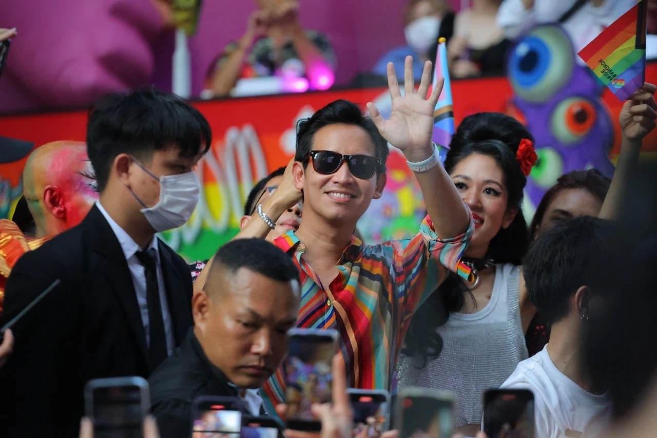 ‘พิธา’ ลั่นประเทศขับเคลื่อนด้วยความรัก ย้ำ 100 วันดัน กม.สมรสเท่าเทียม