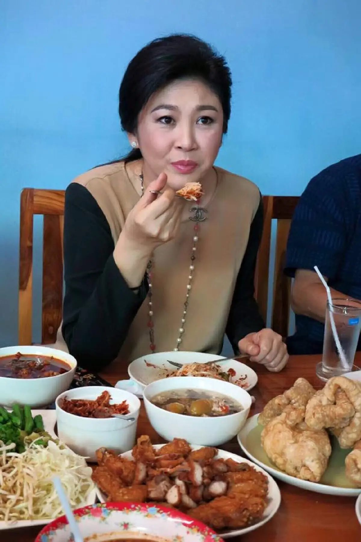 ‘ลูกไปป์’นำทีมคนใกล้ชิดทำบุญวันเกิด‘ยิ่งลักษณ์’เจ้าตัวโพสต์6ความทรงจำ