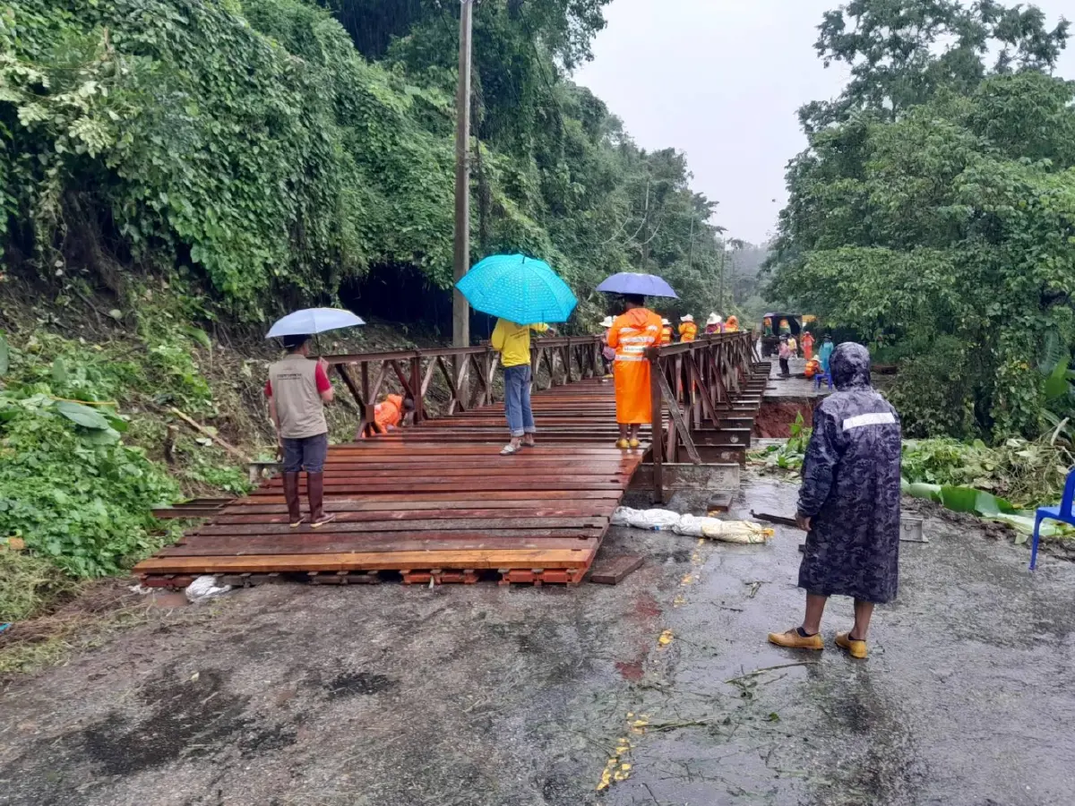 ผู้ว่าฯ น่าน ลุยสำรวจพื้นที่น้ำหลากเข้าท่วม อำเภอท่าวังผา