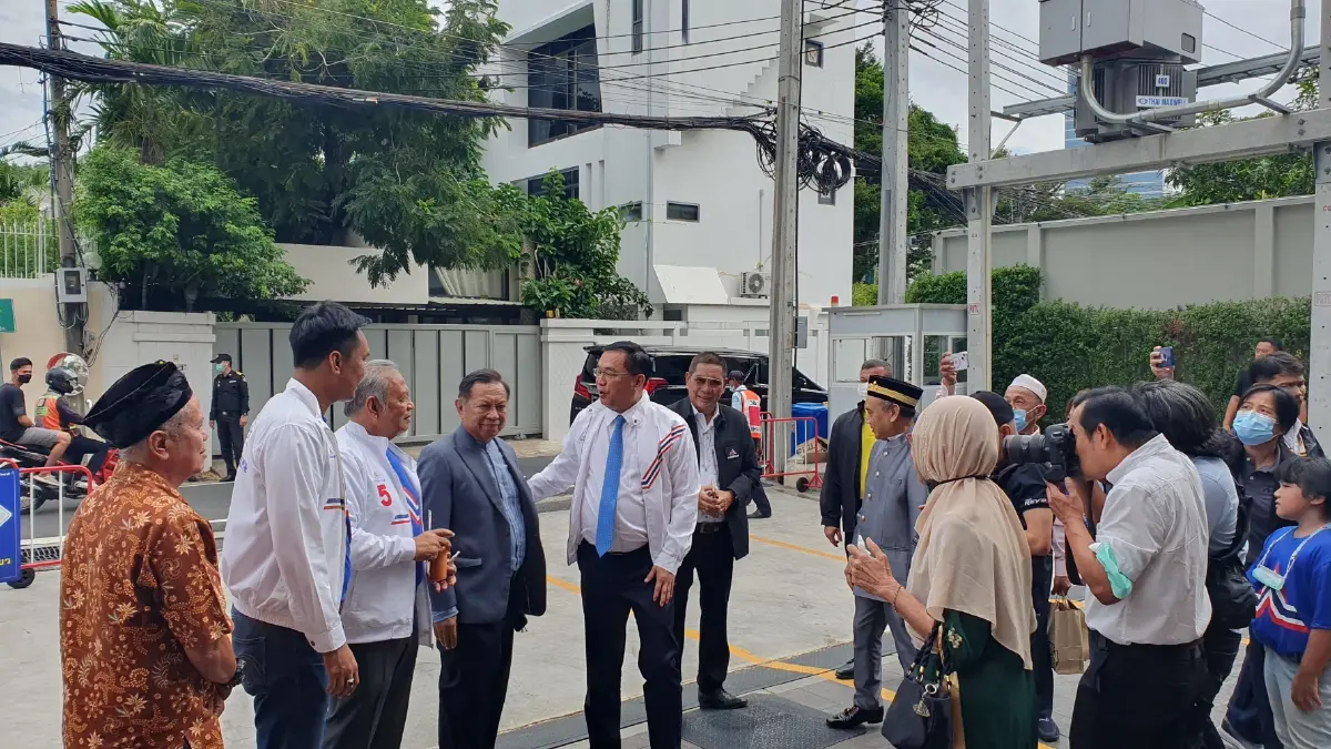 รทสช. ทำบุญครบ 1 ปี "พล.อ.ประยุทธ์" ส่งตัวแทนมอบแจกันดอกไม้ร่วมยินดี