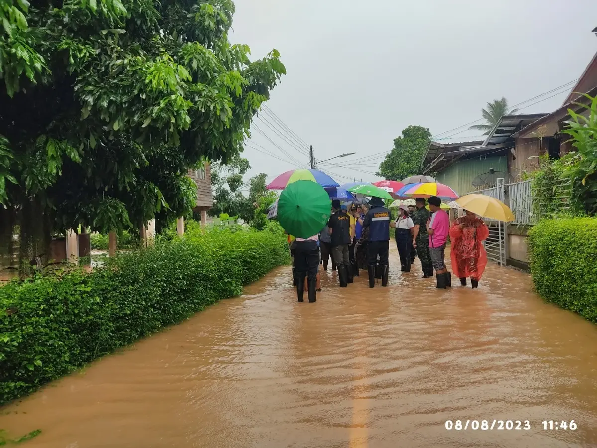 ผู้ว่าฯ น่าน ลุยสำรวจพื้นที่น้ำหลากเข้าท่วม อำเภอท่าวังผา