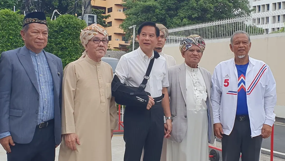 รทสช. ทำบุญครบ 1 ปี "พล.อ.ประยุทธ์" ส่งตัวแทนมอบแจกันดอกไม้ร่วมยินดี