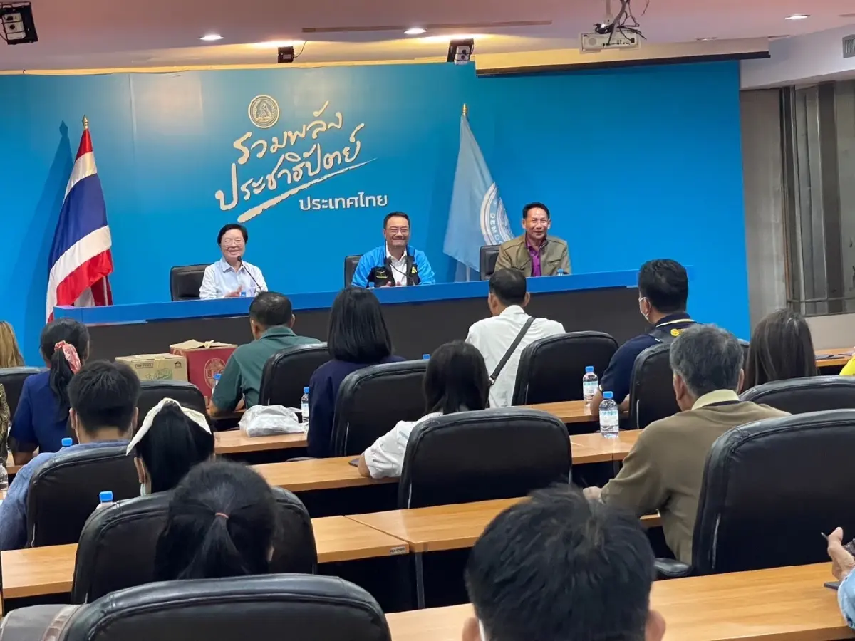 สมาชิกภาคเหนือ  ให้กำลังใจ “ชวน - ประชาธิปัตย์”  สู้ เพื่อประชาชน