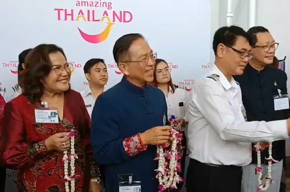 ถึงภูเก็ตแล้ว! นทท.คาซัคสถาน-จีน ฟรีวีซ่าเที่ยวบินแรก