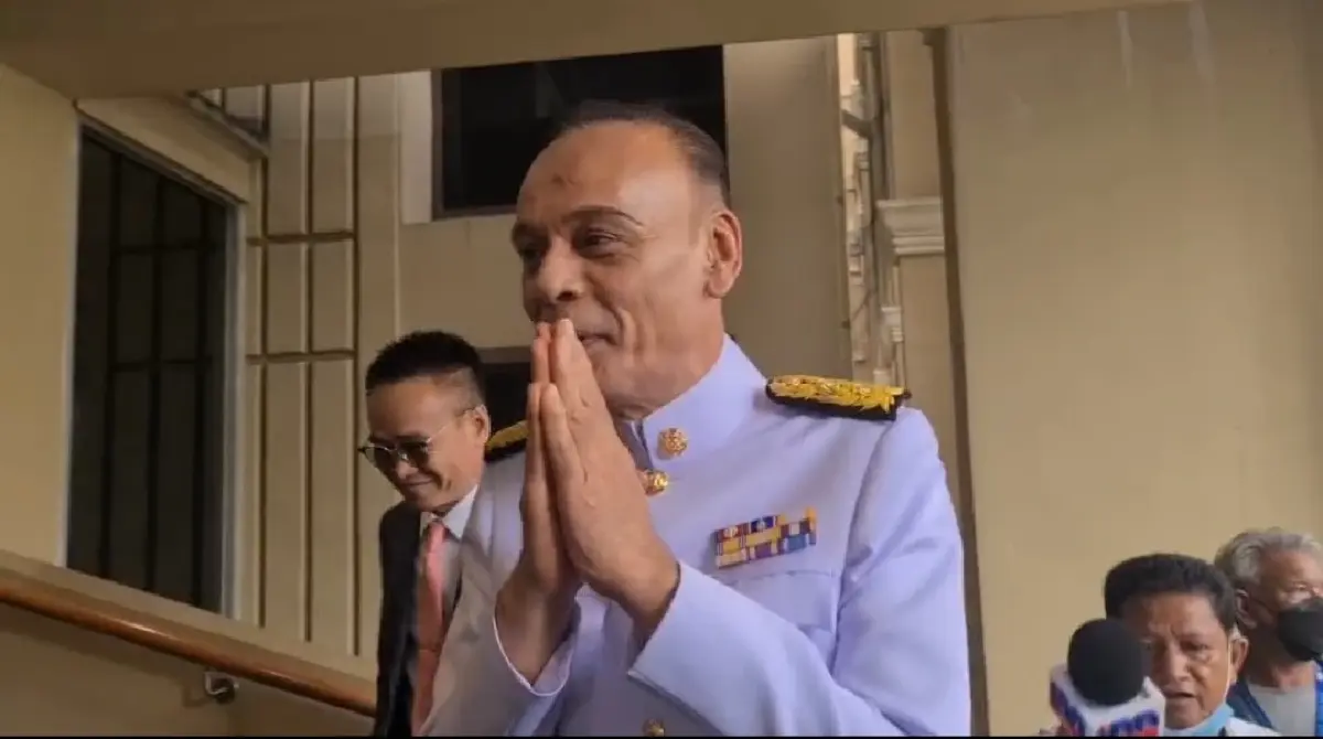 รมว.พรรคภูมิใจไทย รวมตัวถ่ายรูปติดบัตร ก่อนเดินทางถวายสัตย์ฯ