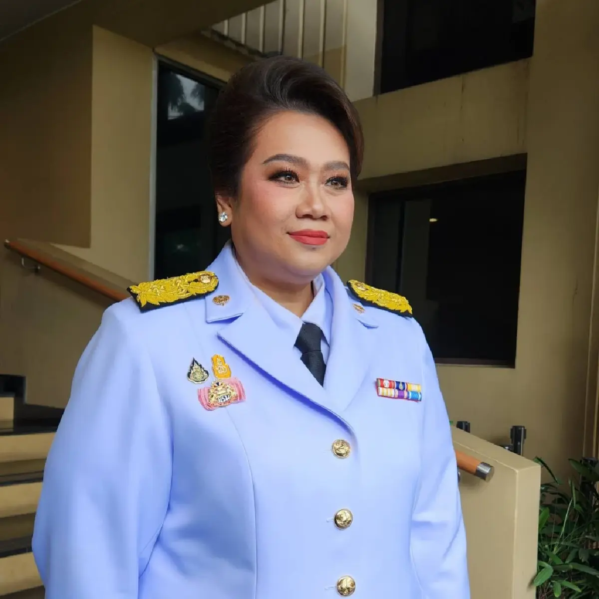 รมว.พรรคภูมิใจไทย รวมตัวถ่ายรูปติดบัตร ก่อนเดินทางถวายสัตย์ฯ