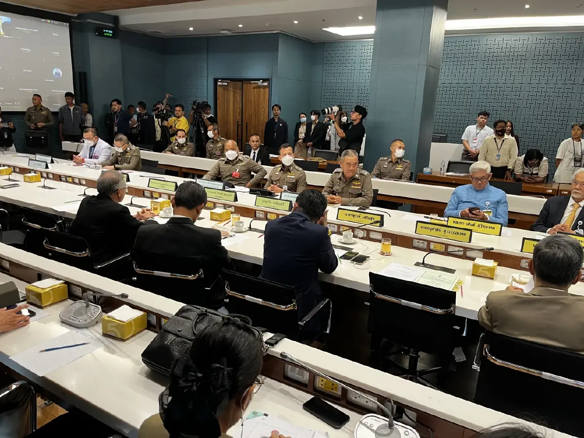 'ตำรวจ-ราชทัณฑ์' ตบเท้าชี้แจง 'กมธ.สว.' สมชายยันไม่ล้วงลูก เรื่อง 'ทักษิณ'