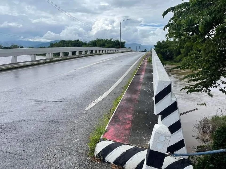 สุดระทึก! สะพานข้ามแม่น้ำปิง เชียงใหม่-ลำพูน พังถล่ม เคราะห์ดีไร้เจ็บ-ตาย