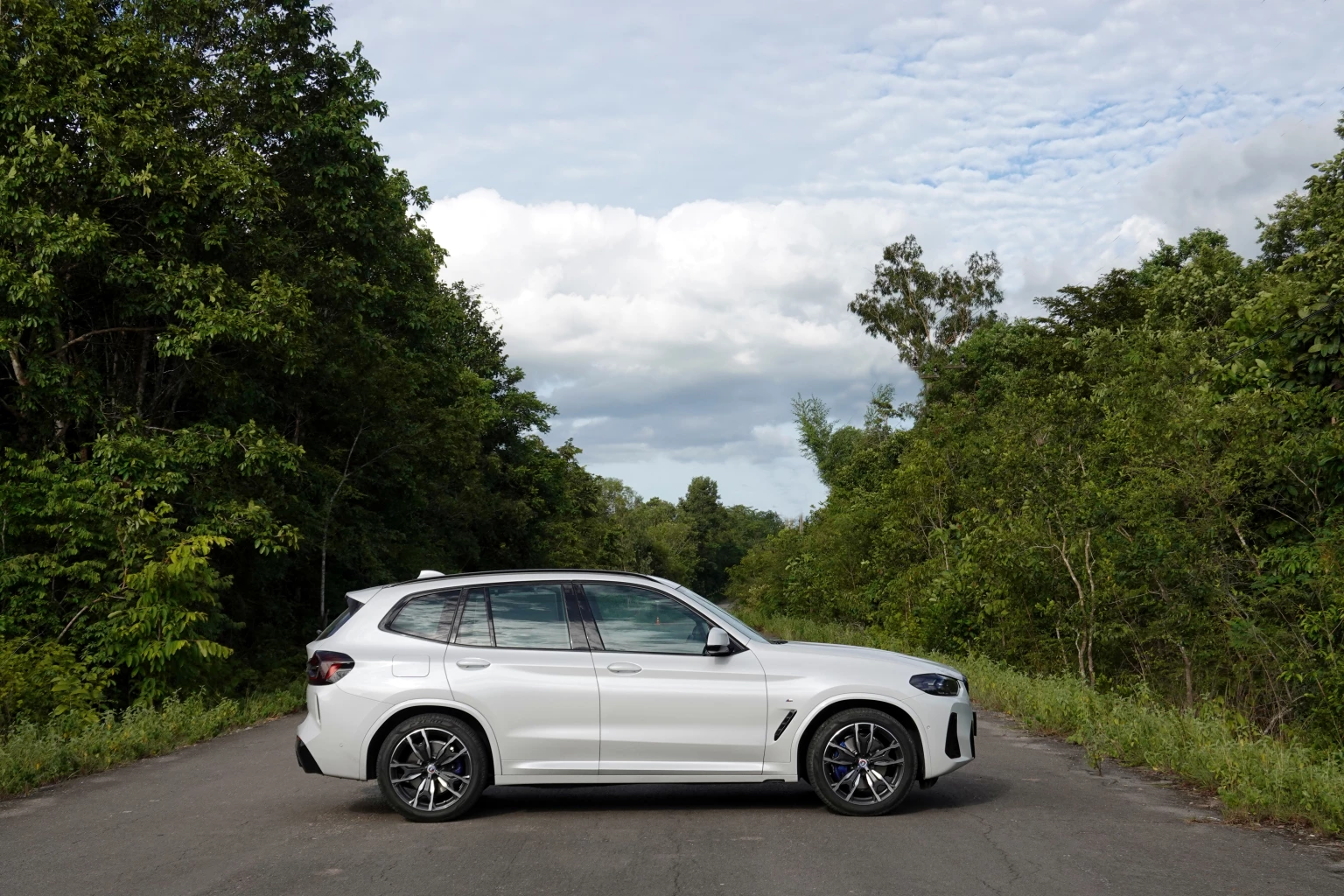 BMW X3 xDrive 30e M Sport, acceleration suspension, reliable as always.