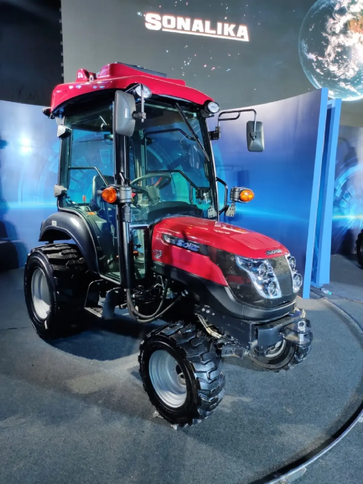 เปิดตัว'รถแทร็กเตอร์ใหม่' 5 ซีรีส์รักษ์โลก  ตั้งเป้าช่วยเกษตรกรเพิ่มผลผลิต