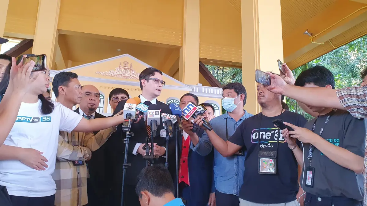 'โรม'ยก กมธ.มั่นคงฯ สักการะ ร.5 ก่อนถก 'สุทิน' ภารกิจกองทัพ-ชายแดน