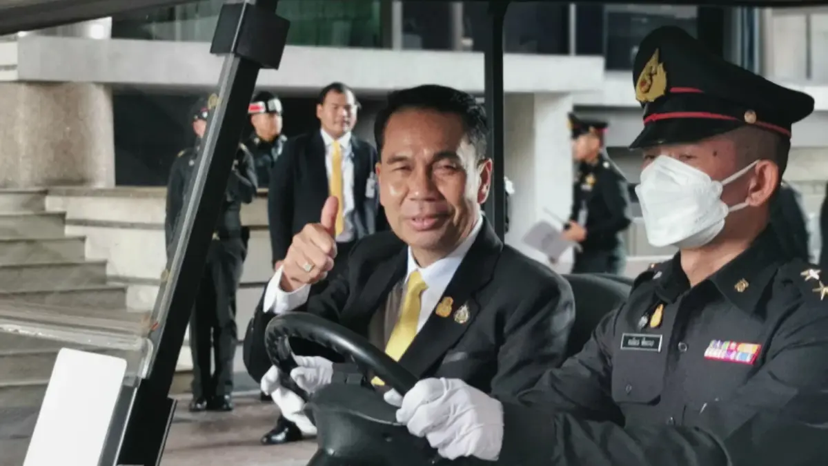 'บิ๊กทิน ' เยือน ทบ.ขอทหารอดกลั้น!  ปลื้มกองทัพส่งรถม้ารับ มอบเข็มฯ 5 หน่วย