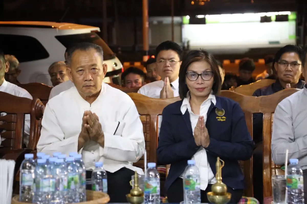 อาลัย 'ก้อย ภัทรพร' อดีตผู้สมัคร  สส.บึงกาฬ 'มนพร' นำ 'เพื่อไทย' ร่วมงานฌาปนกิจ