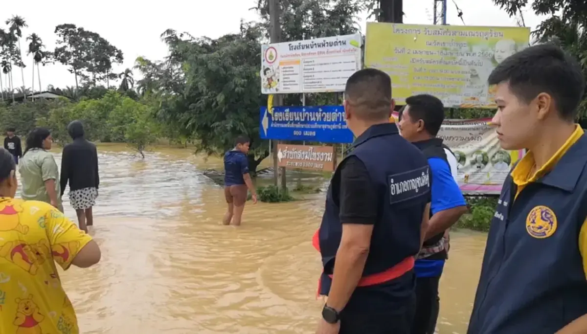 อ่วม!  น้ำป่าทะลักท่วม 2 อำเภอสุราษฎร์ธานี ประชาชนเดือดร้อนกว่า 5 พันคน