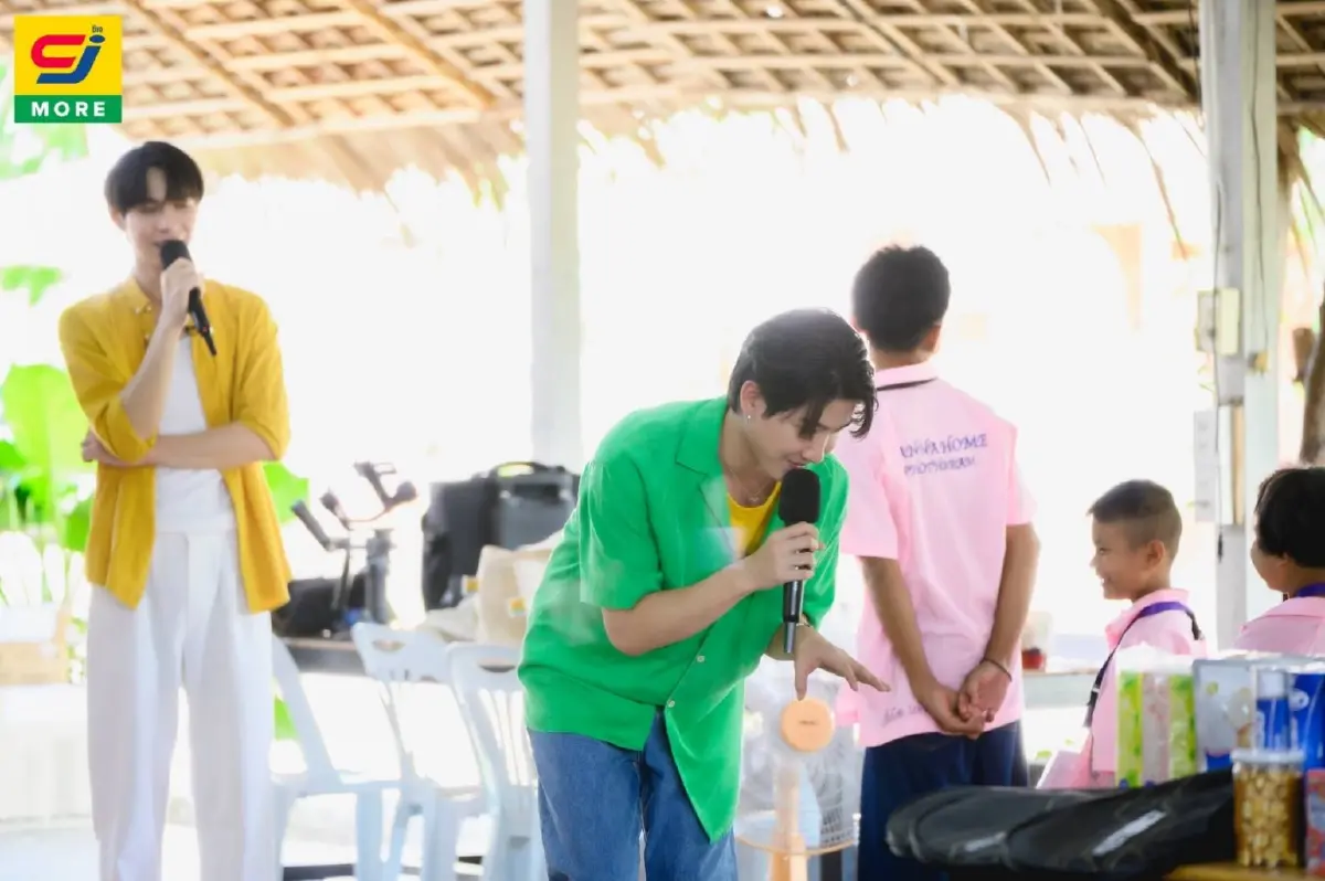 ฟินใจฟู! “เฟิร์ส-ข้าวตัง” ควงแขน 40 ลูกค้าผู้โชคดี