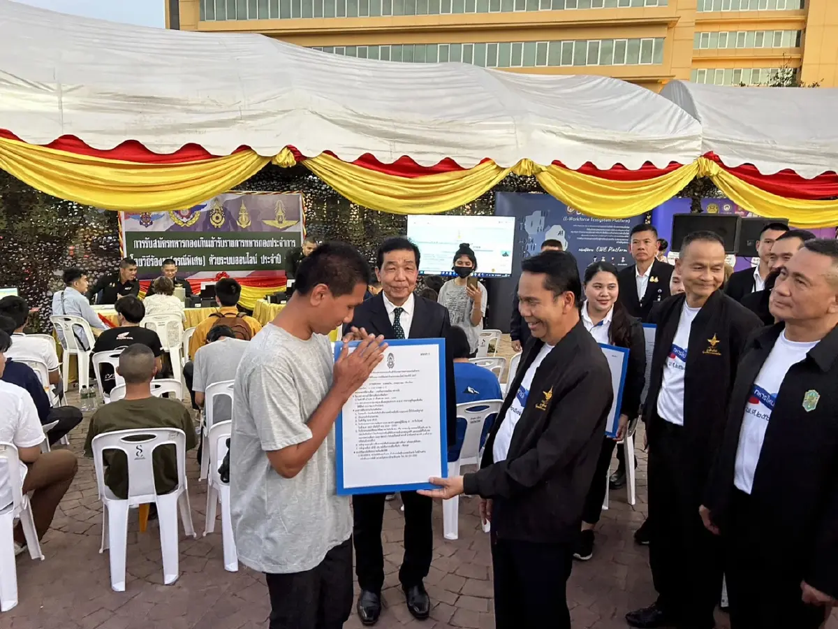 'สุทิน'เปิดโครงการ “ปีใหม่ ทหารใหม่ โอกาสใหม่“ ร่วมผัดกะเพรา 'ผบ.เหล่าทัพ'