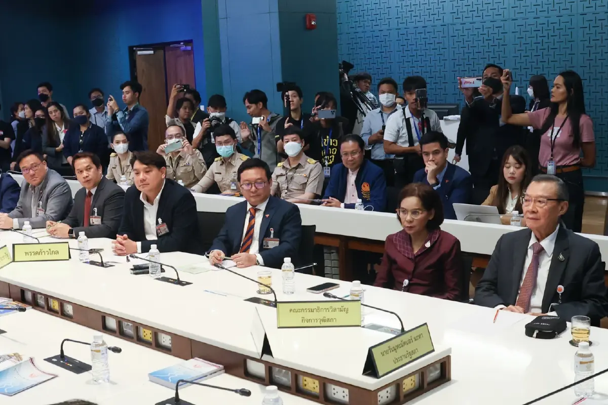 จุดอ่อน ฝ่ายค้าน ‘ไม่ค้าน’  ‘ก้าวไกล’ ลดบทฝ่ายแค้น ?