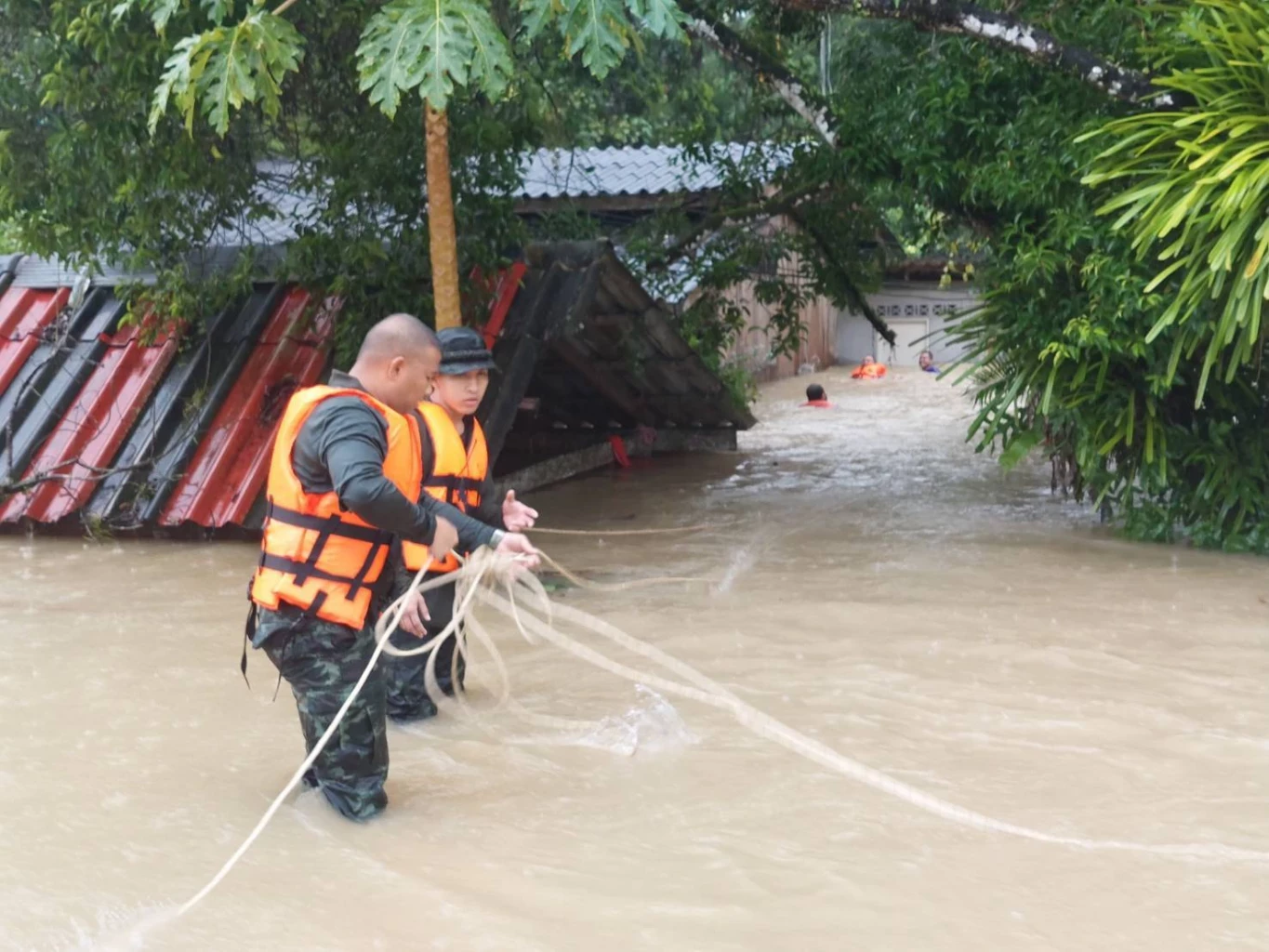 นายกฯ ห่วงน้ำท่วมภาคใต้ ส่ง รมช.มท. ลงพื้นที่ดูแล เร่งช่วยเหลือ