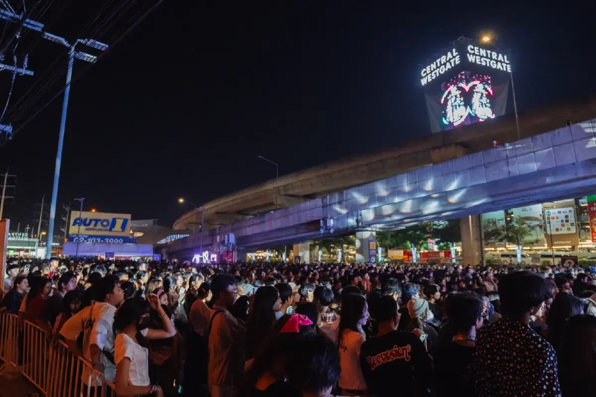 อลังการเคานต์ดาวน์ 2024 นักท่องเที่ยวไทย-เทศ ร่วมเฉลิมฉลองเต็มศูนย์การค้า